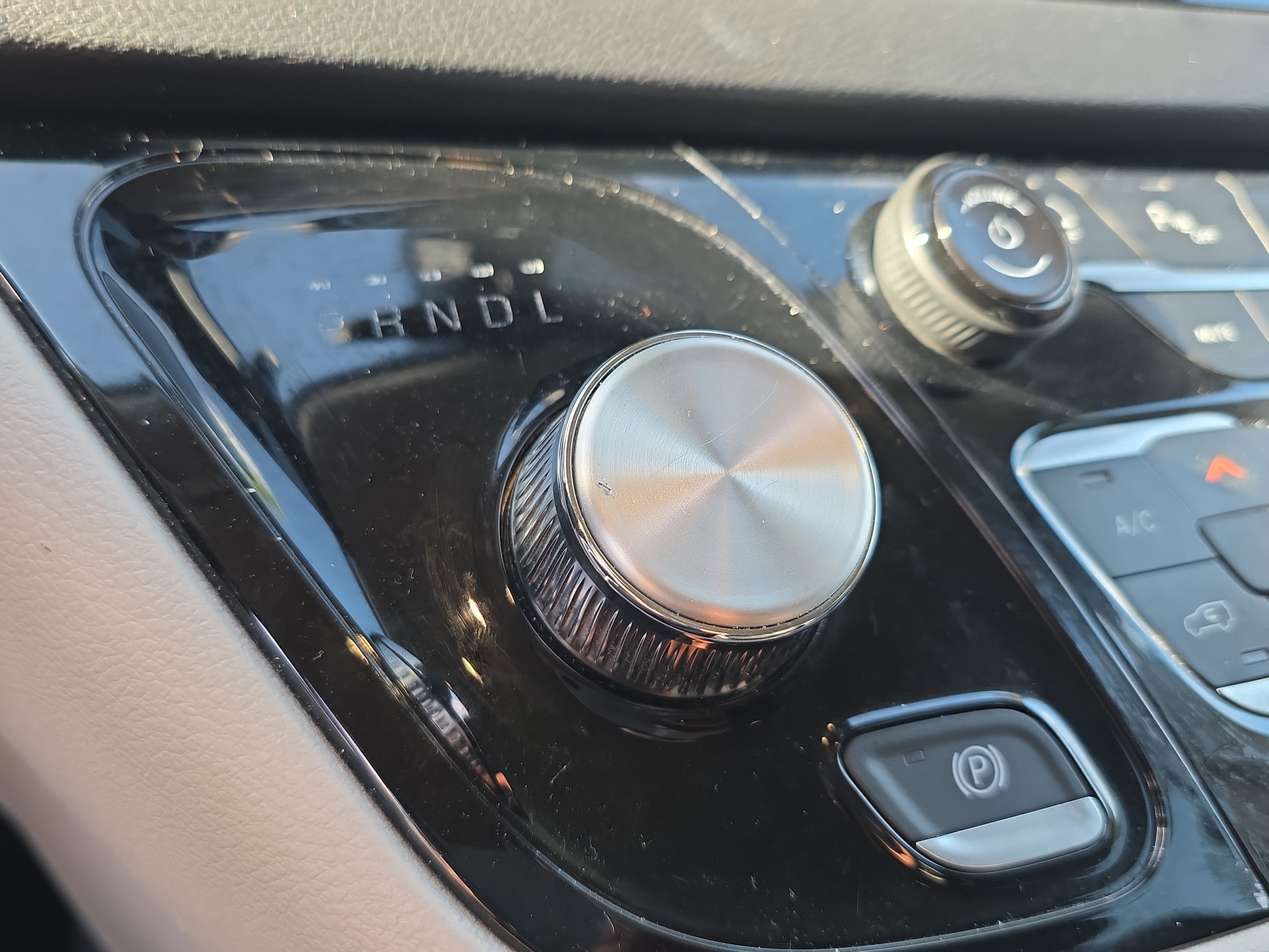 Used 2024 Chrysler Pacifica Touring-L FWD image 30