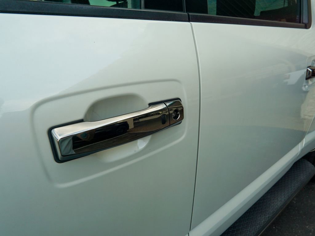 Used 2017 Nissan Titan Platinum Reserve image 9