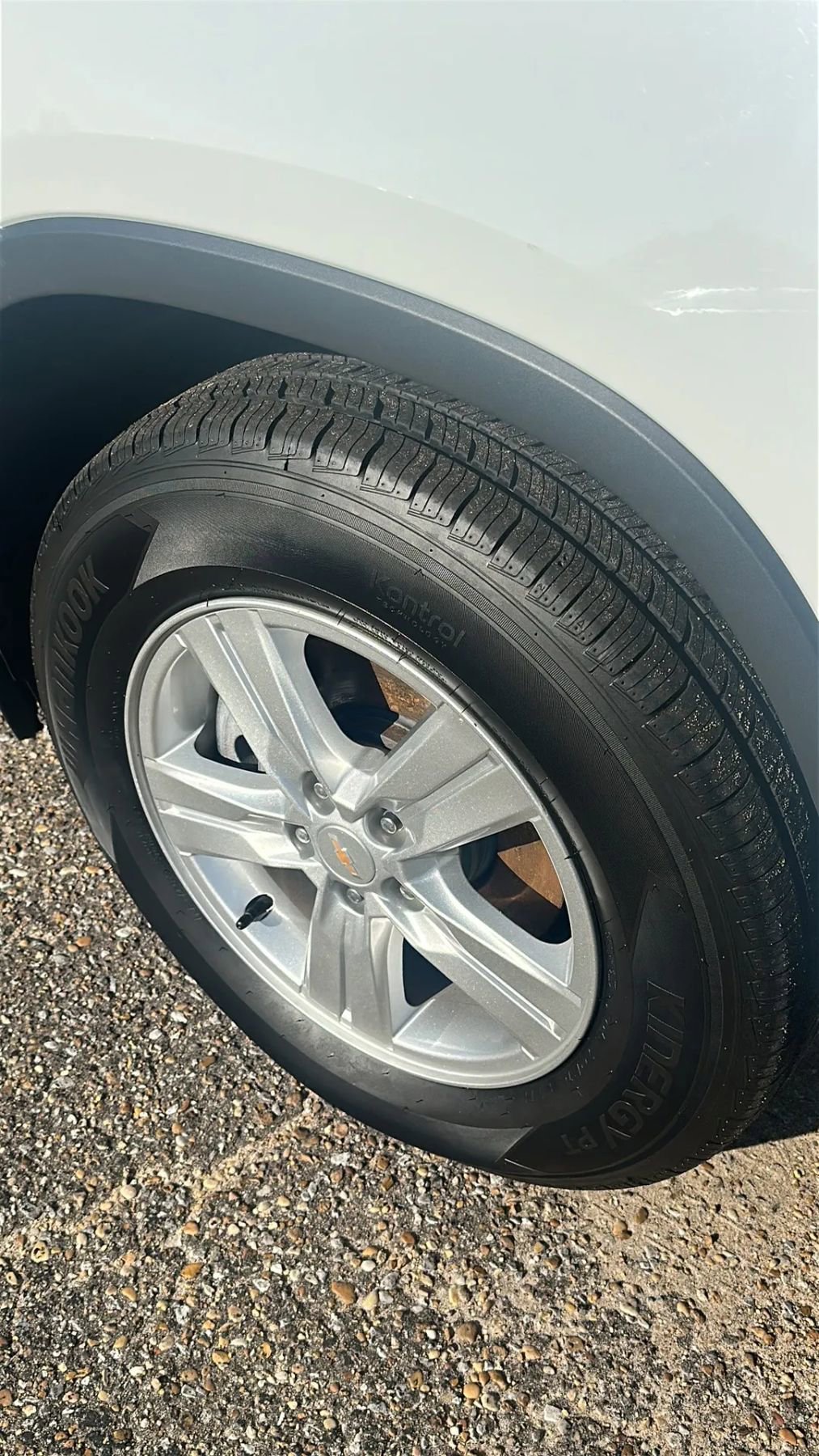 Used 2022 Chevrolet Trax LS w/ Tint and Cruise Package image 9