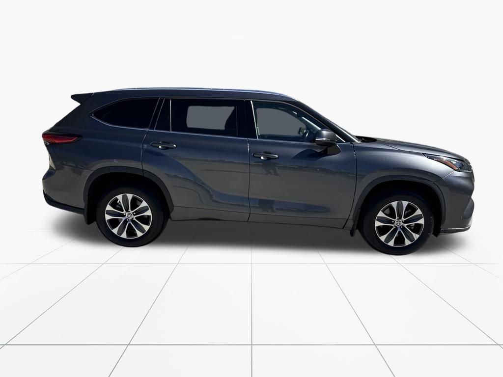 Used 2020 Toyota Highlander XLE image 10