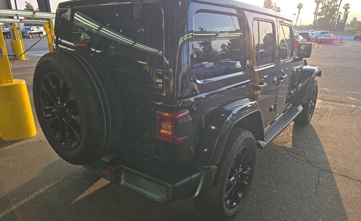 Used 2024 Jeep Wrangler Unlimited Sahara w/ Safety Group AWD/4WD image 4