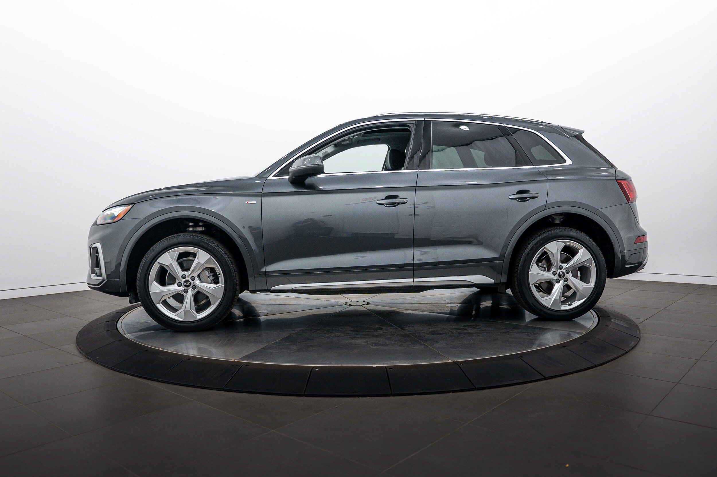 Certified 2023 Audi Q5 2.0T Premium Plus AWD/4WD image 6