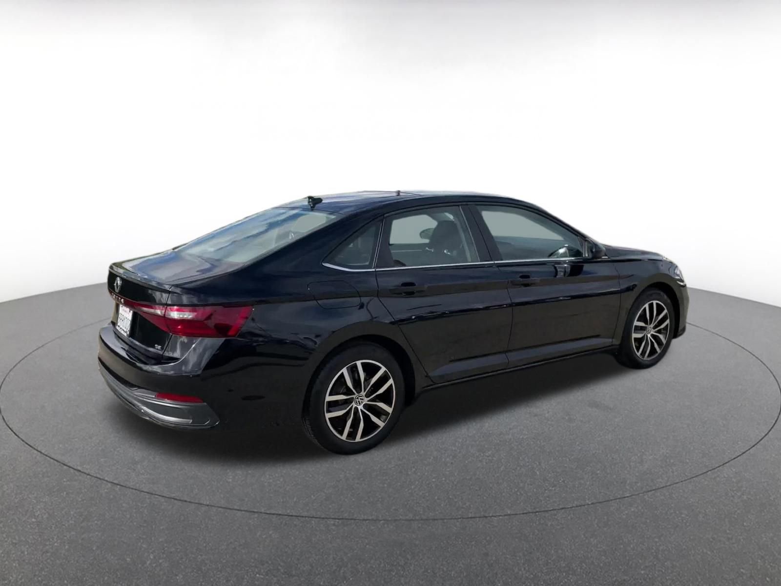 Used 2025 Volkswagen Jetta SE image 15