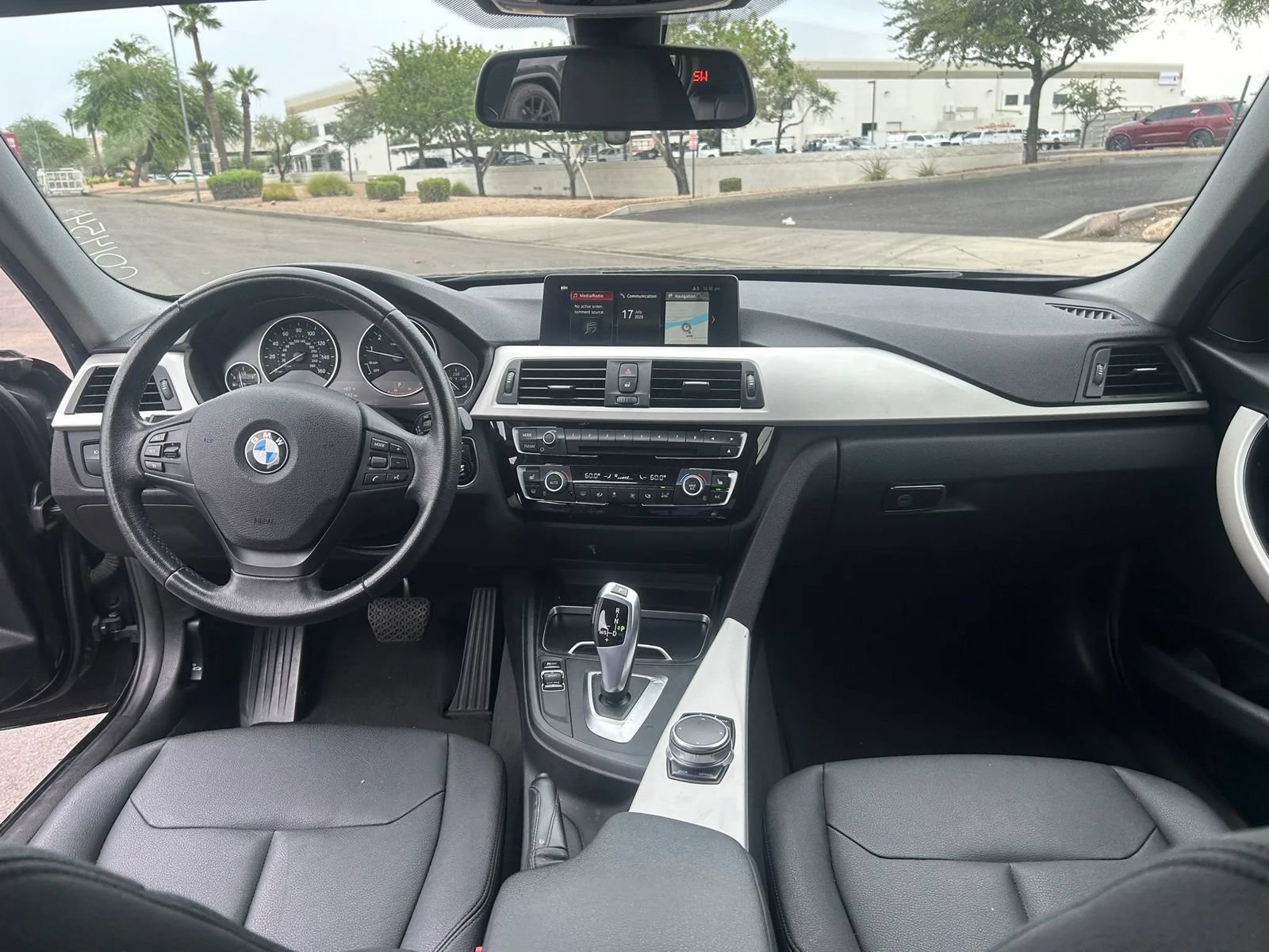 Used 2018 BMW 320i Sedan RWD image 17