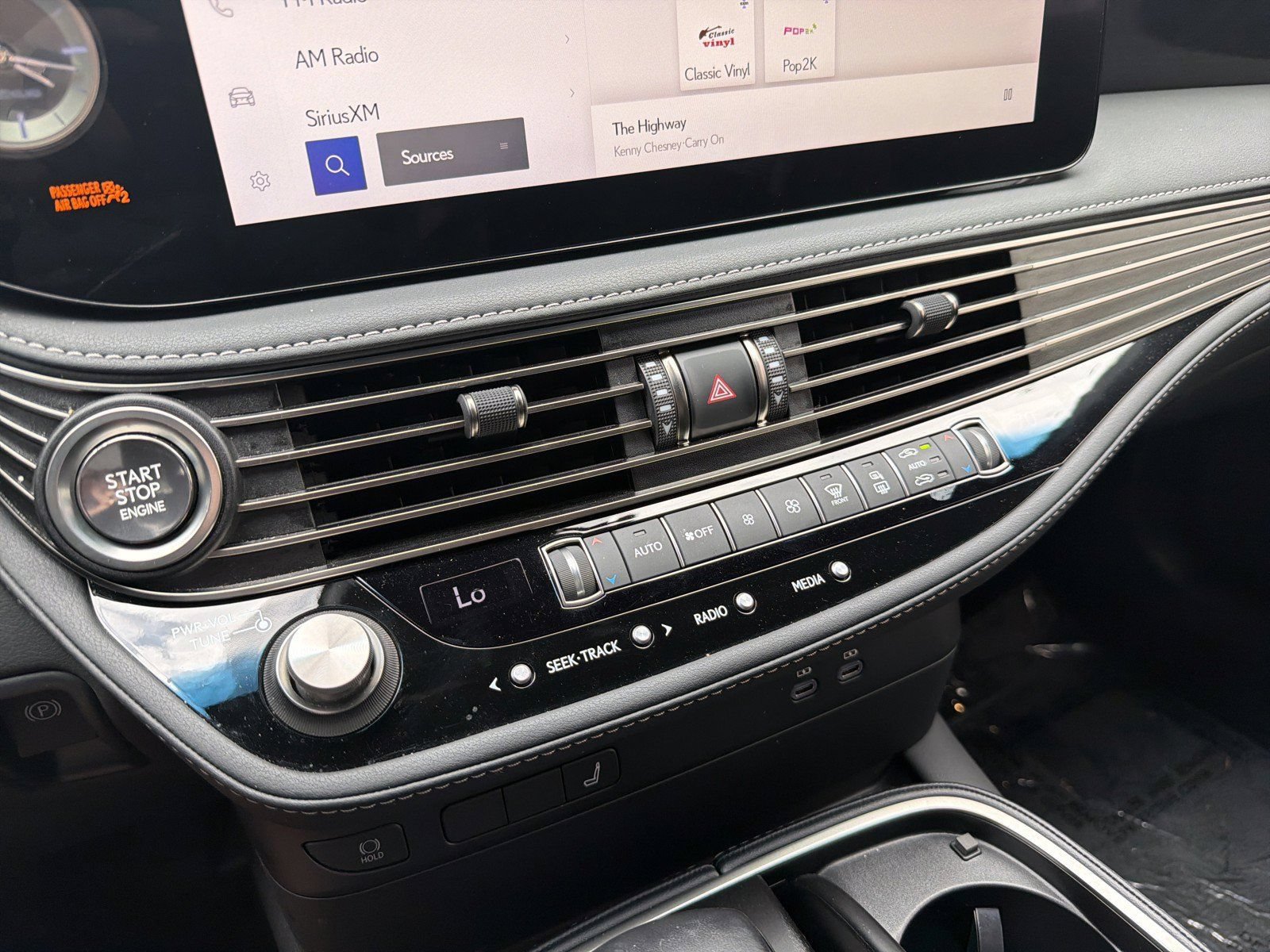 Used 2023 Lexus LS 500 w/ Accessory Package (Z2) RWD image 31