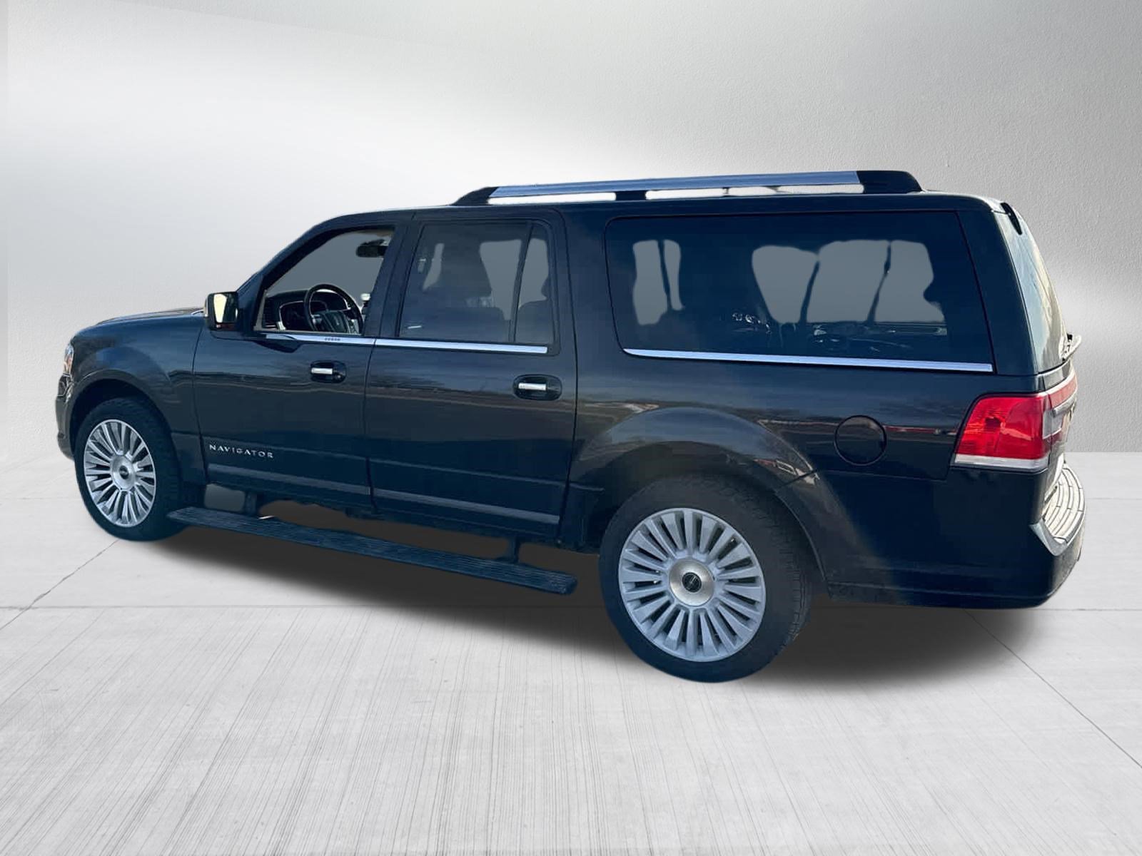 Used 2015 Lincoln Navigator L 4WD w/ Equipment Group 101A Reserve image 7