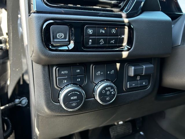 New 2025 GMC Yukon XL AT4 w/ AT4 Premium Plus Package AWD/4WD image 16