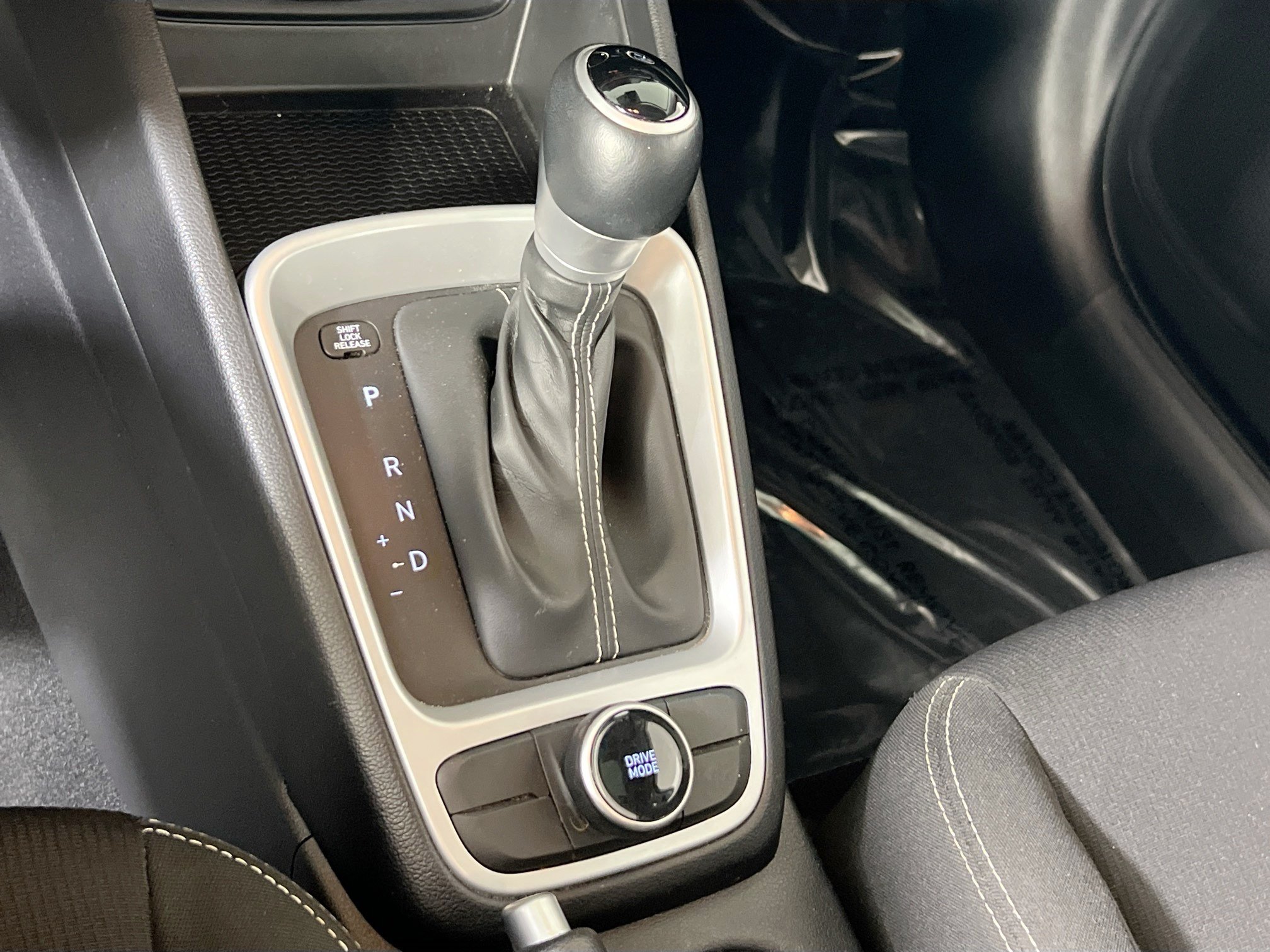 Used 2024 Hyundai Venue SEL FWD image 16