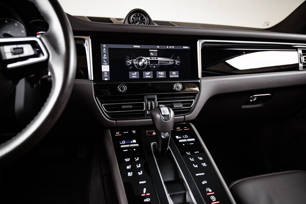 Certified 2024 Porsche Macan S AWD/4WD image 19