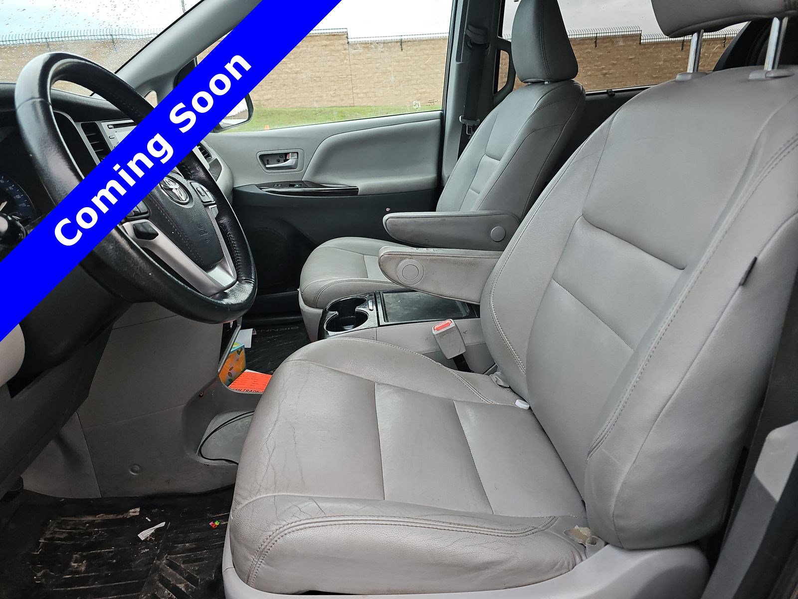 Used 2020 Toyota Sienna XLE w/ XLE Navigation Package image 3