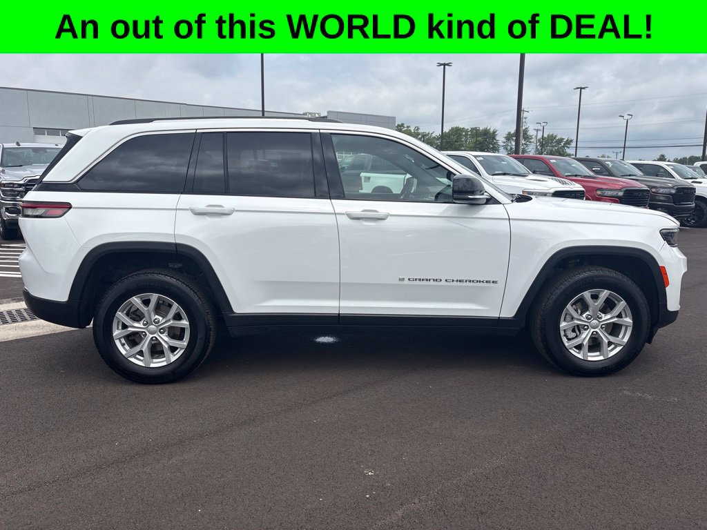 Used 2023 Jeep Grand Cherokee Limited AWD/4WD image 2