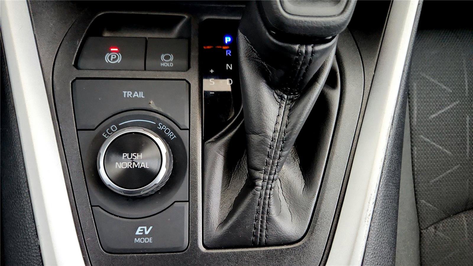 Certified 2025 Toyota RAV4 XLE image 31