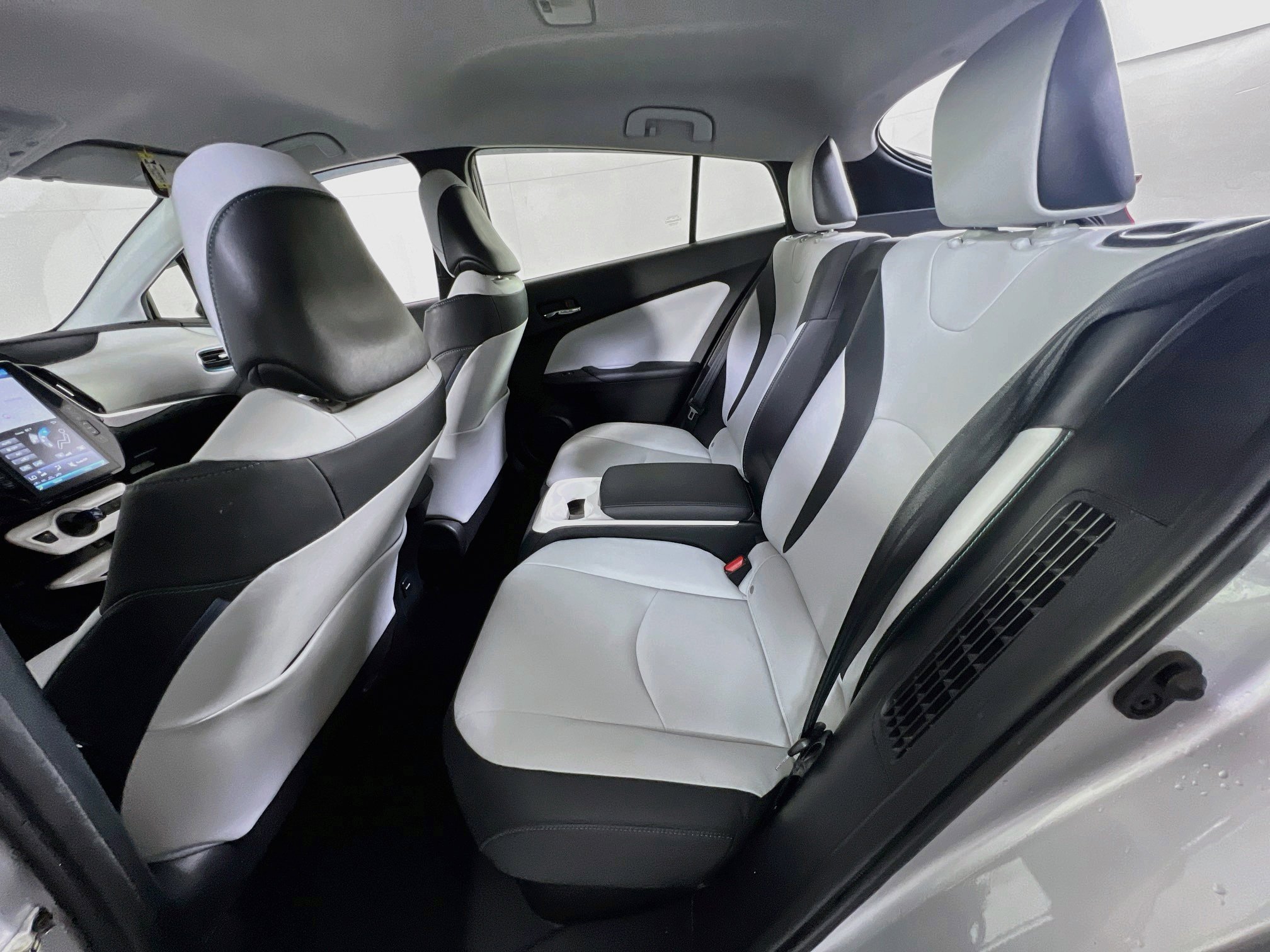 Used 2018 Toyota Prius Prime Premium FWD image 24