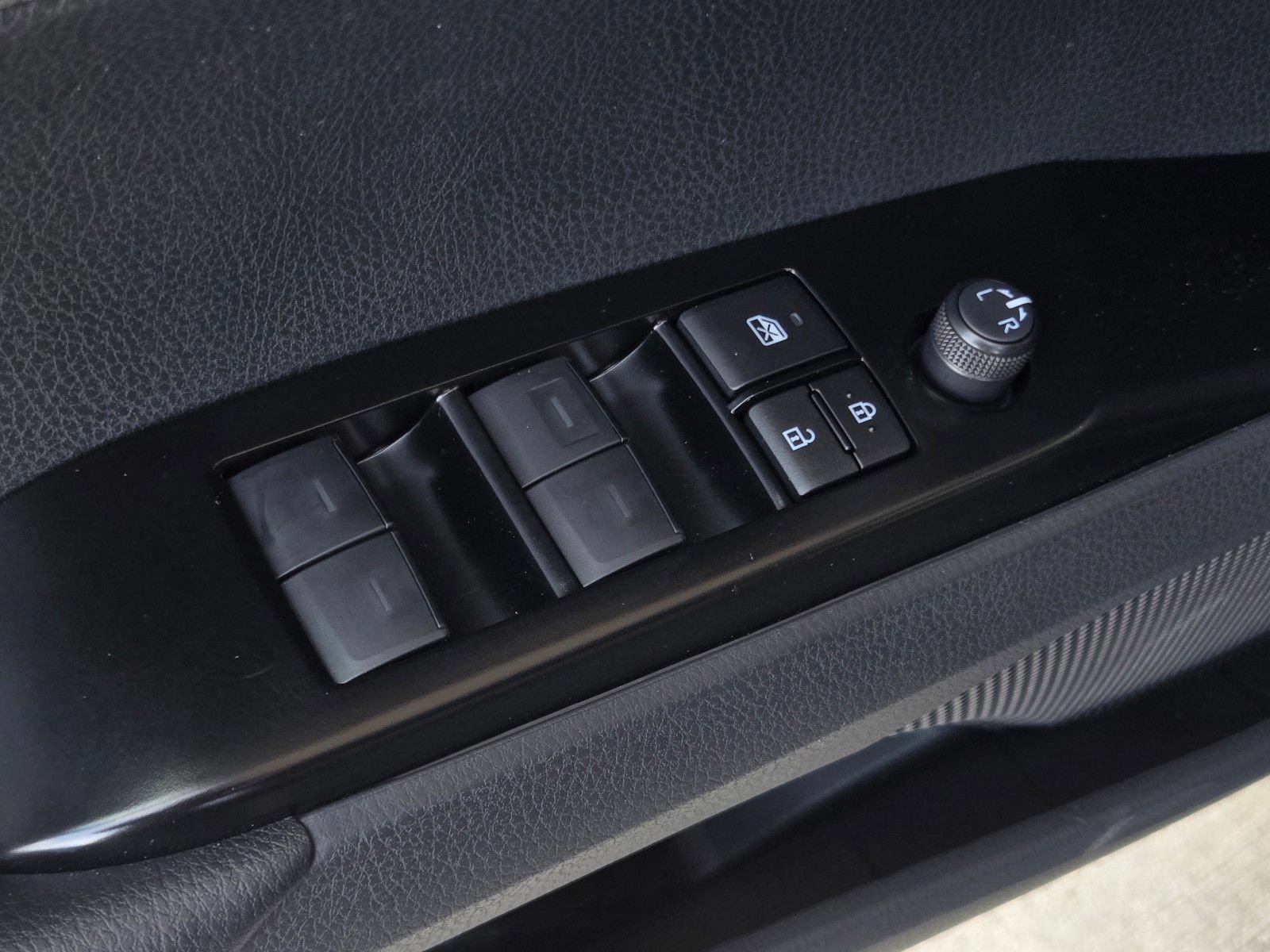 Used 2026 Toyota Camry Hybrid FWD image 10