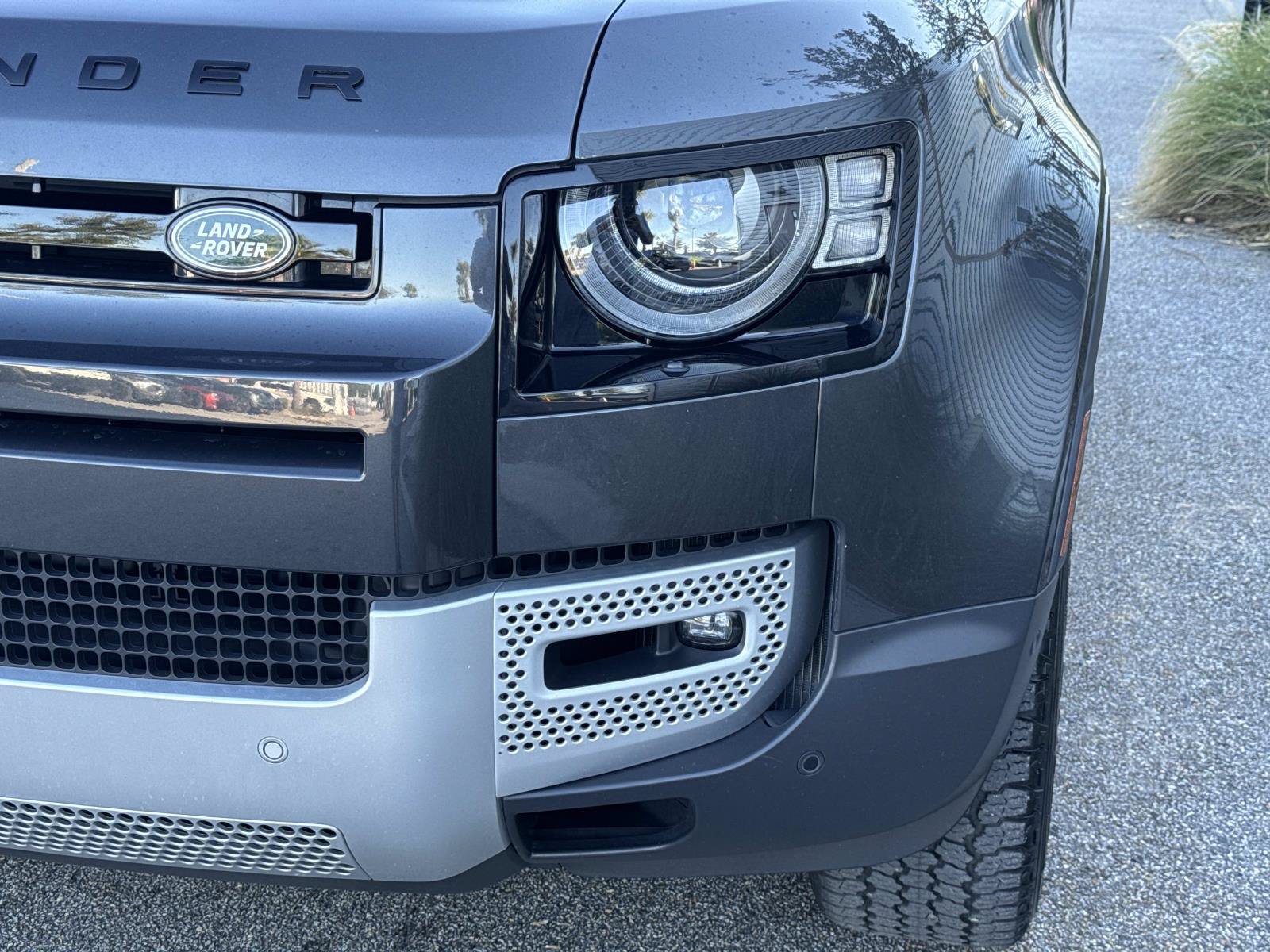 Certified 2024 Land Rover Defender 110 SE AWD/4WD image 9