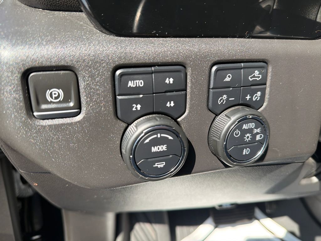 Used 2023 Chevrolet Silverado 1500 LT Trail Boss w/ LT Trail Boss Premium Package image 32