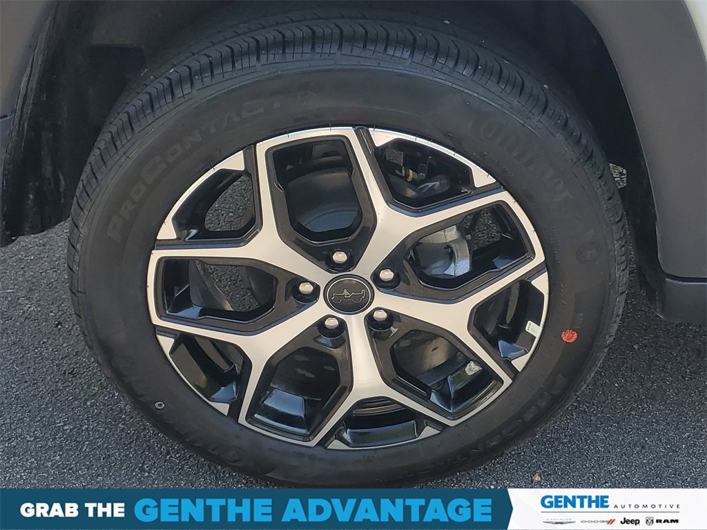 Used 2025 Jeep Compass Limited w/ Sun & Sound Group image 5