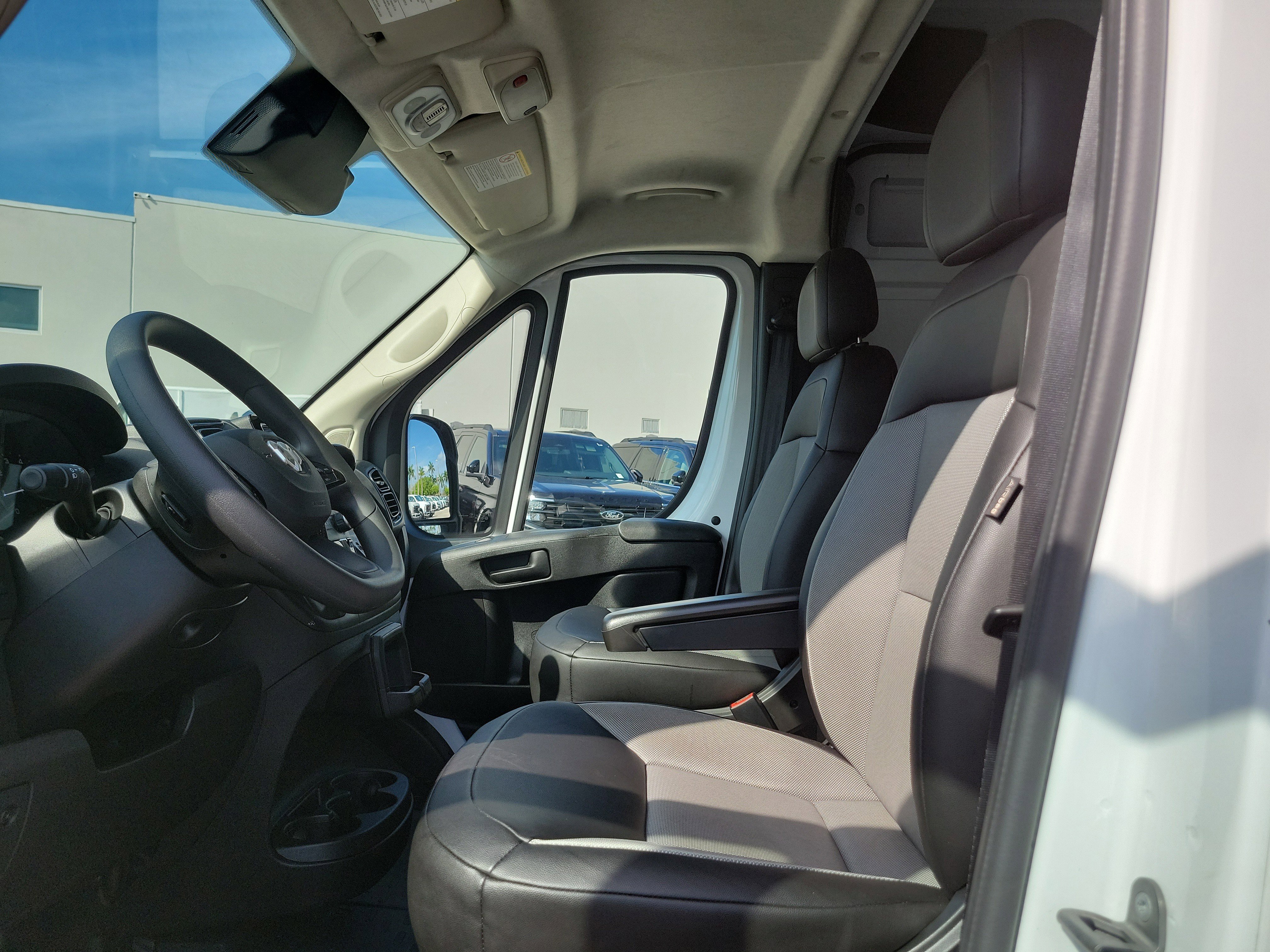 Used 2026 RAM ProMaster 2500 w/ Convenience Group FWD image 11