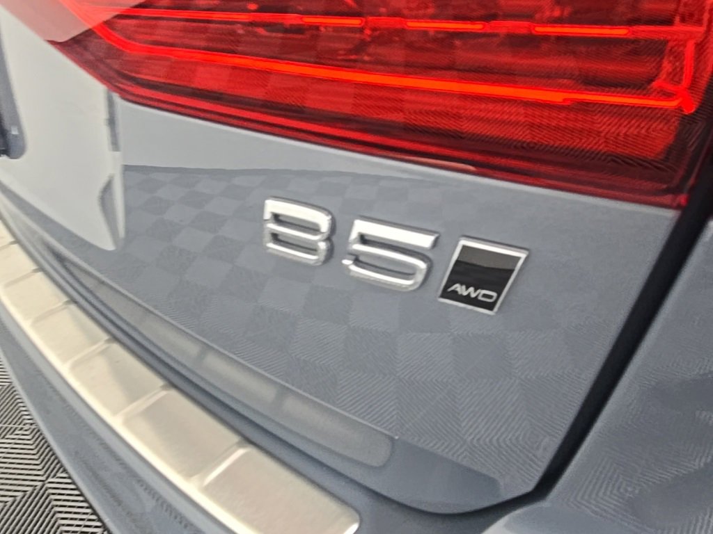 Certified 2023 Volvo XC60 B5 Plus w/ Climate Package image 10