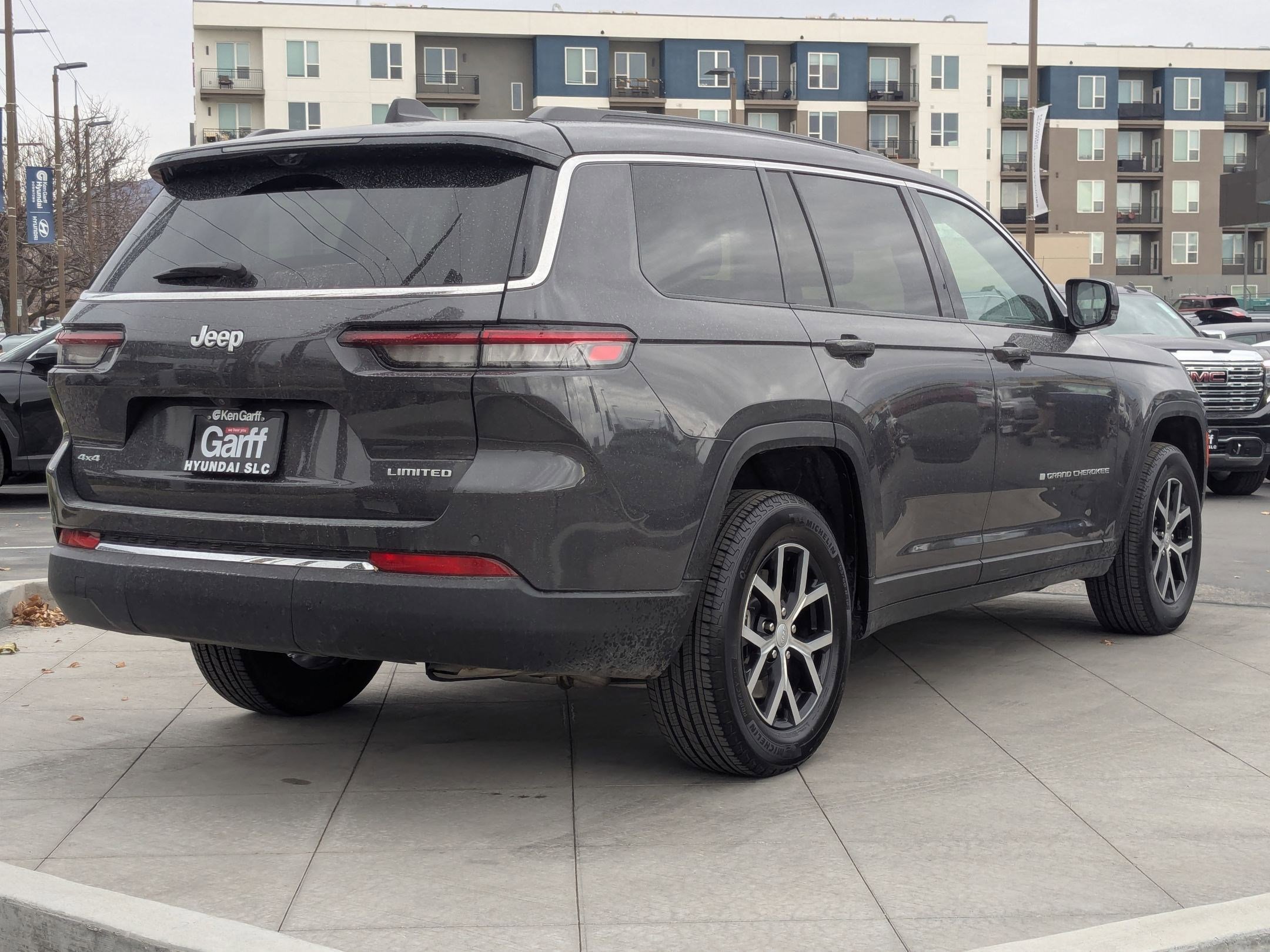 Used 2024 Jeep Grand Cherokee L Limited w/ Luxury Tech Group II image 3