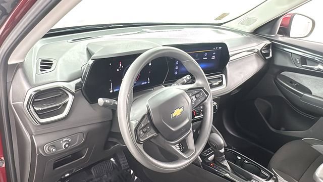 Used 2025 Chevrolet TrailBlazer LT w/ Driver Confidence Package image 33