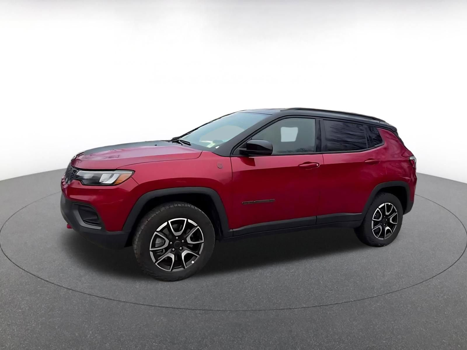 Used 2025 Jeep Compass Trailhawk image 8