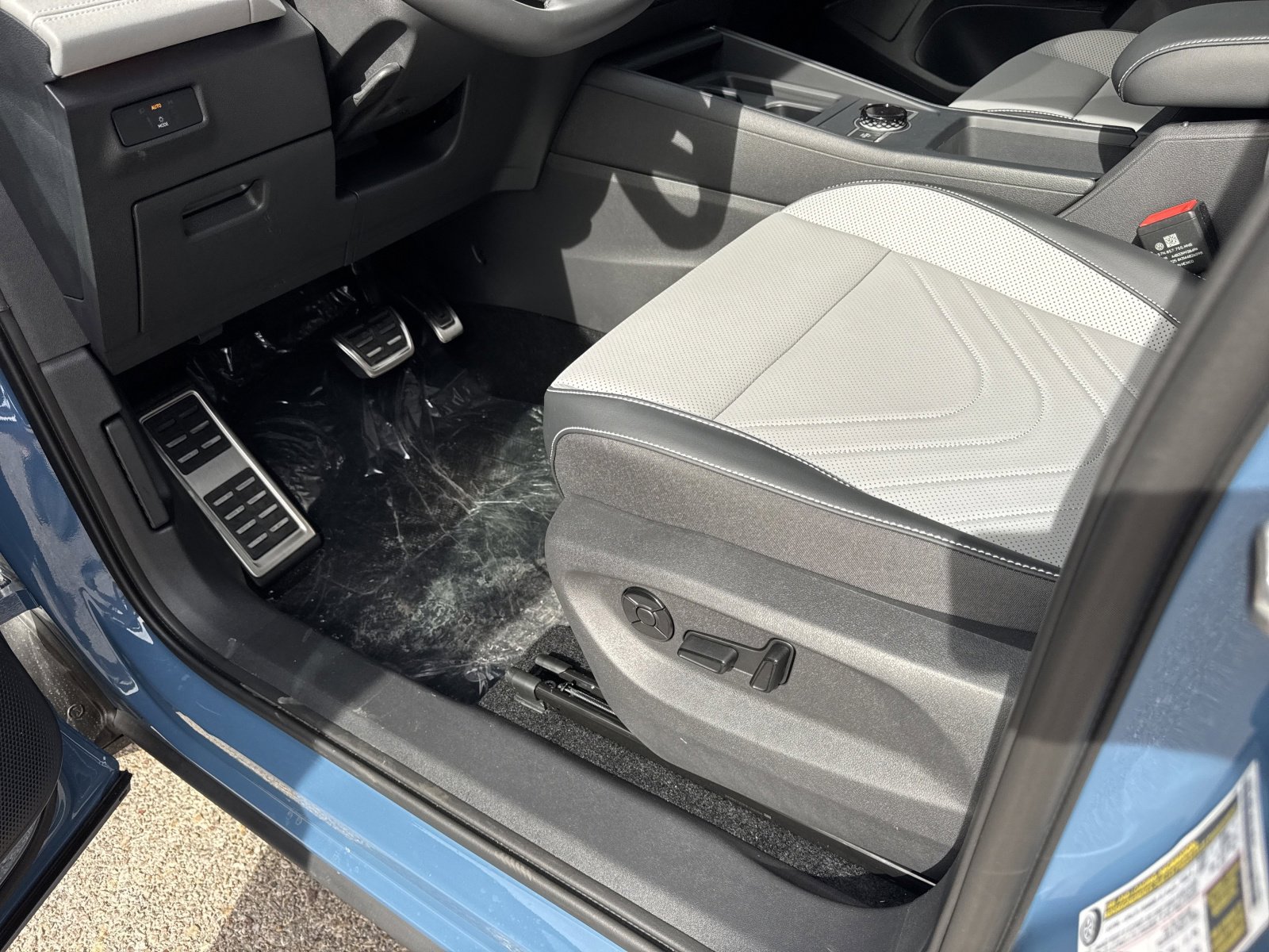 New 2026 Volkswagen Tiguan SE R-Line image 13