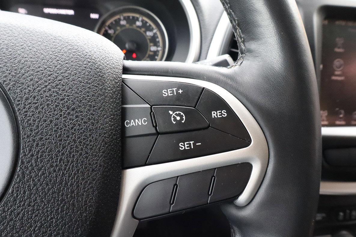 Used 2015 Jeep Cherokee Trailhawk w/ Comfort/Convenience Group AWD/4WD image 34