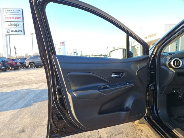 Used 2024 Nissan Versa SV w/ Trunk Package image 23