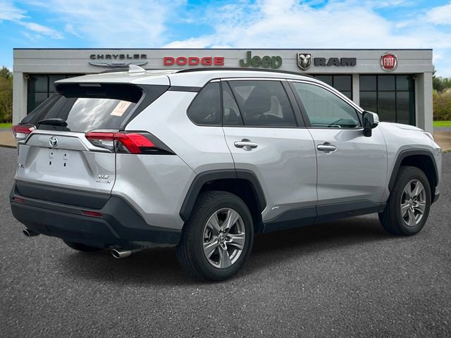 Used 2022 Toyota RAV4 XLE w/ Convenience Package AWD/4WD image 3