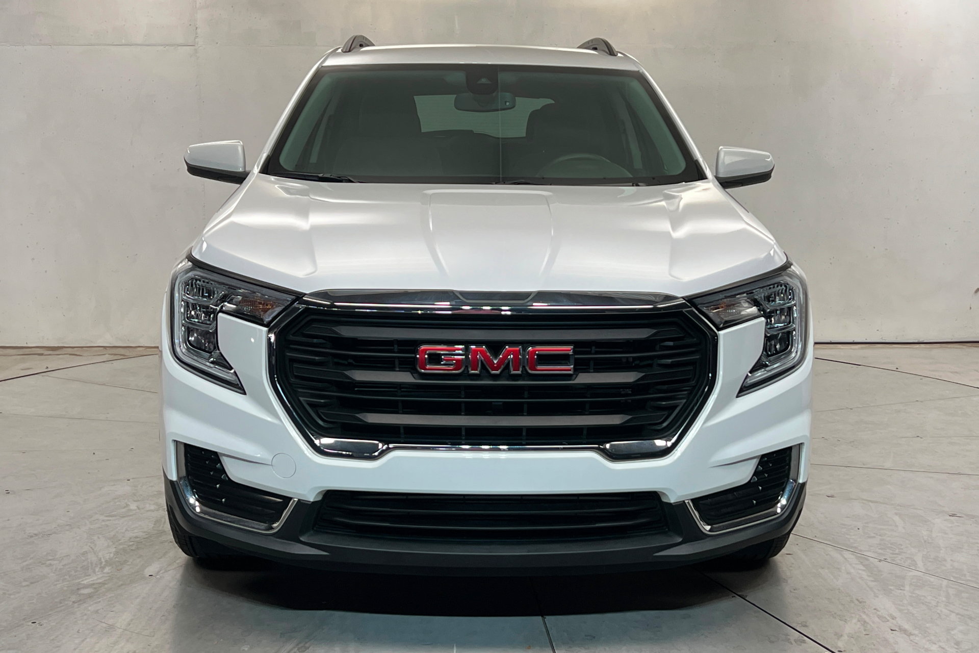 Used 2023 GMC Terrain SLE w/ Driver Convenience Package FWD image 9