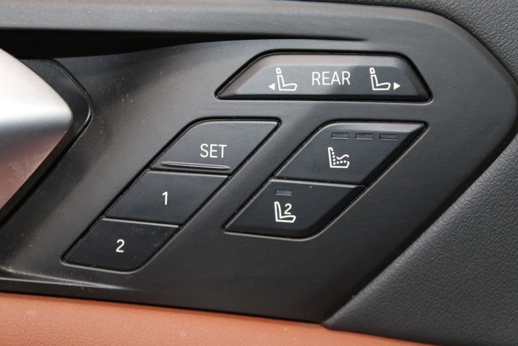 Used 2024 BMW X7 M60i w/ Executive Package image 46