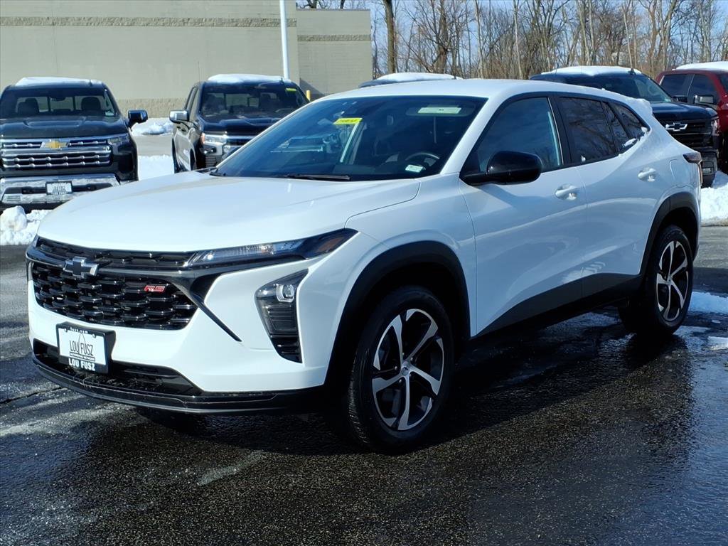 Used 2024 Chevrolet Trax RS w/ Driver Confidence Package image 2