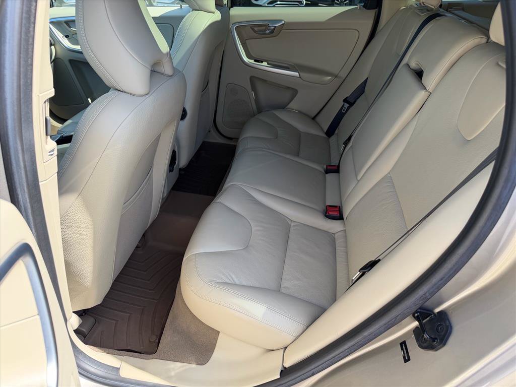 Used 2011 Volvo XC60 T6 AWD/4WD image 12