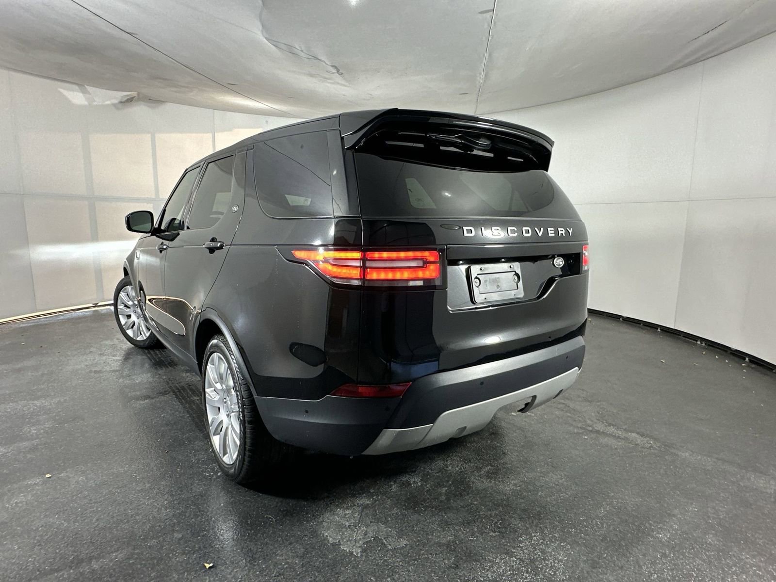 Used 2020 Land Rover Discovery HSE image 9