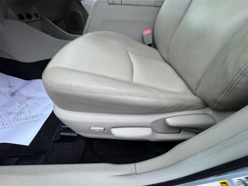 Used 2014 Toyota Prius V Five image 36