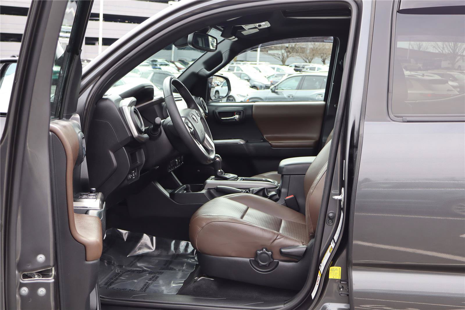 Used 2018 Toyota Tacoma Limited AWD/4WD image 12