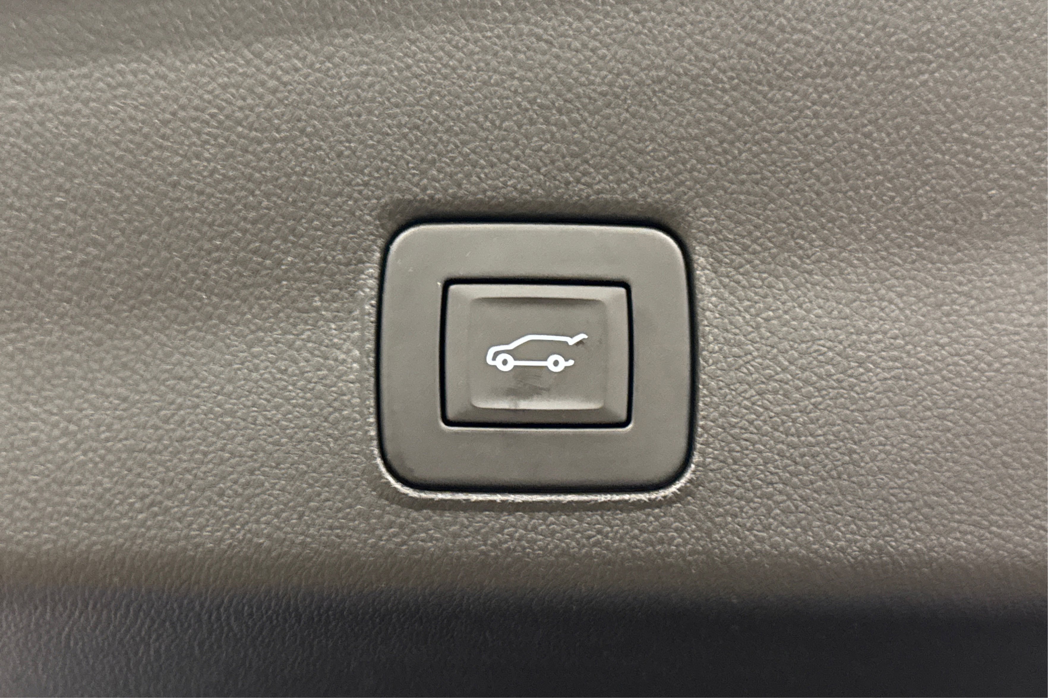 Used 2023 Chevrolet TrailBlazer RS w/ Sun and Liftgate Package AWD/4WD image 44