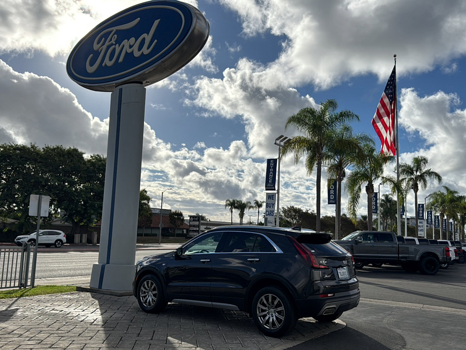 Used 2022 Cadillac XT4 Premium Luxury w/ Enhanced Visibility Package FWD image 10