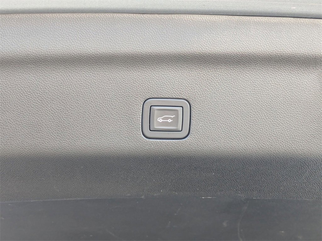 Used 2025 Chevrolet Suburban Z71 image 37