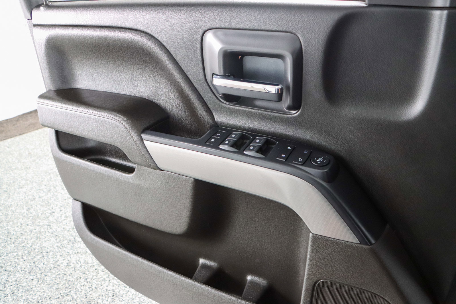 Used 2018 Chevrolet Silverado 1500 LT w/ All Star Edition image 23