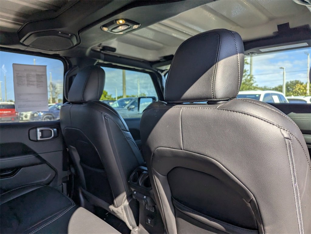 Used 2022 Jeep Wrangler Unlimited Sahara image 12