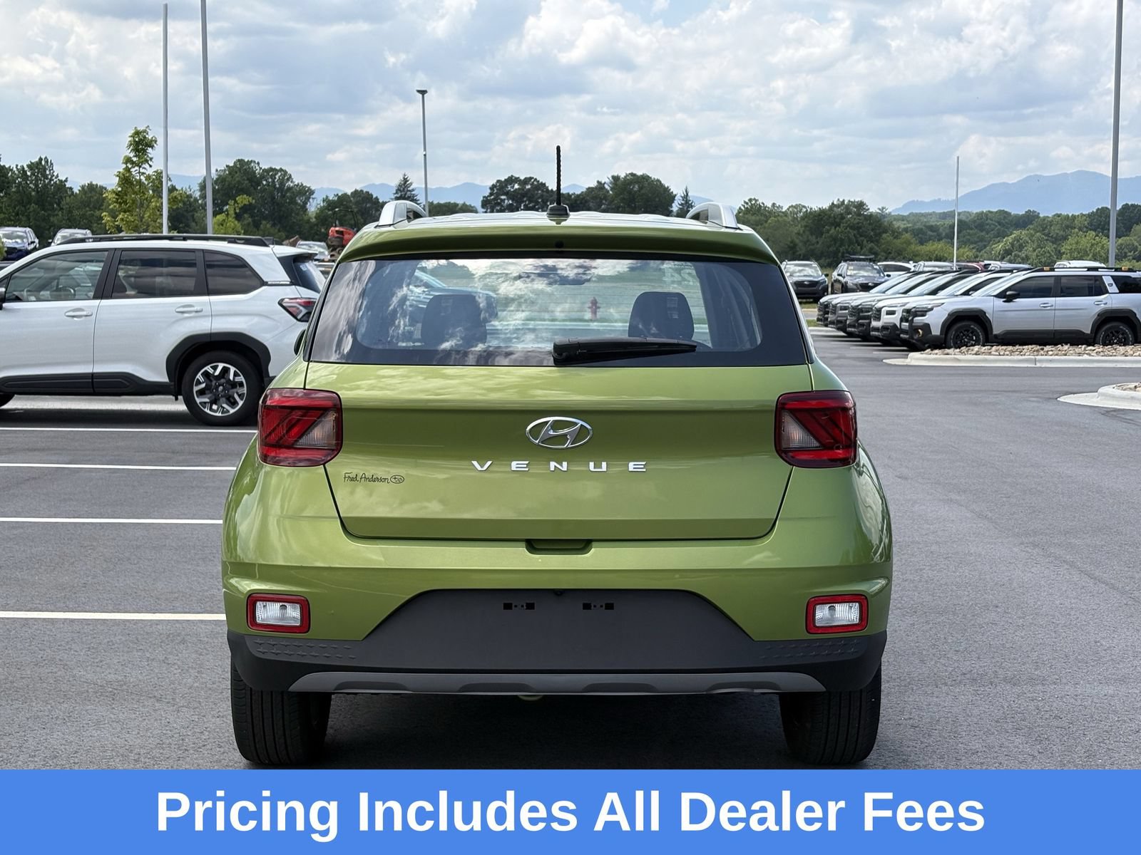 Used 2024 Hyundai Venue SEL FWD image 8
