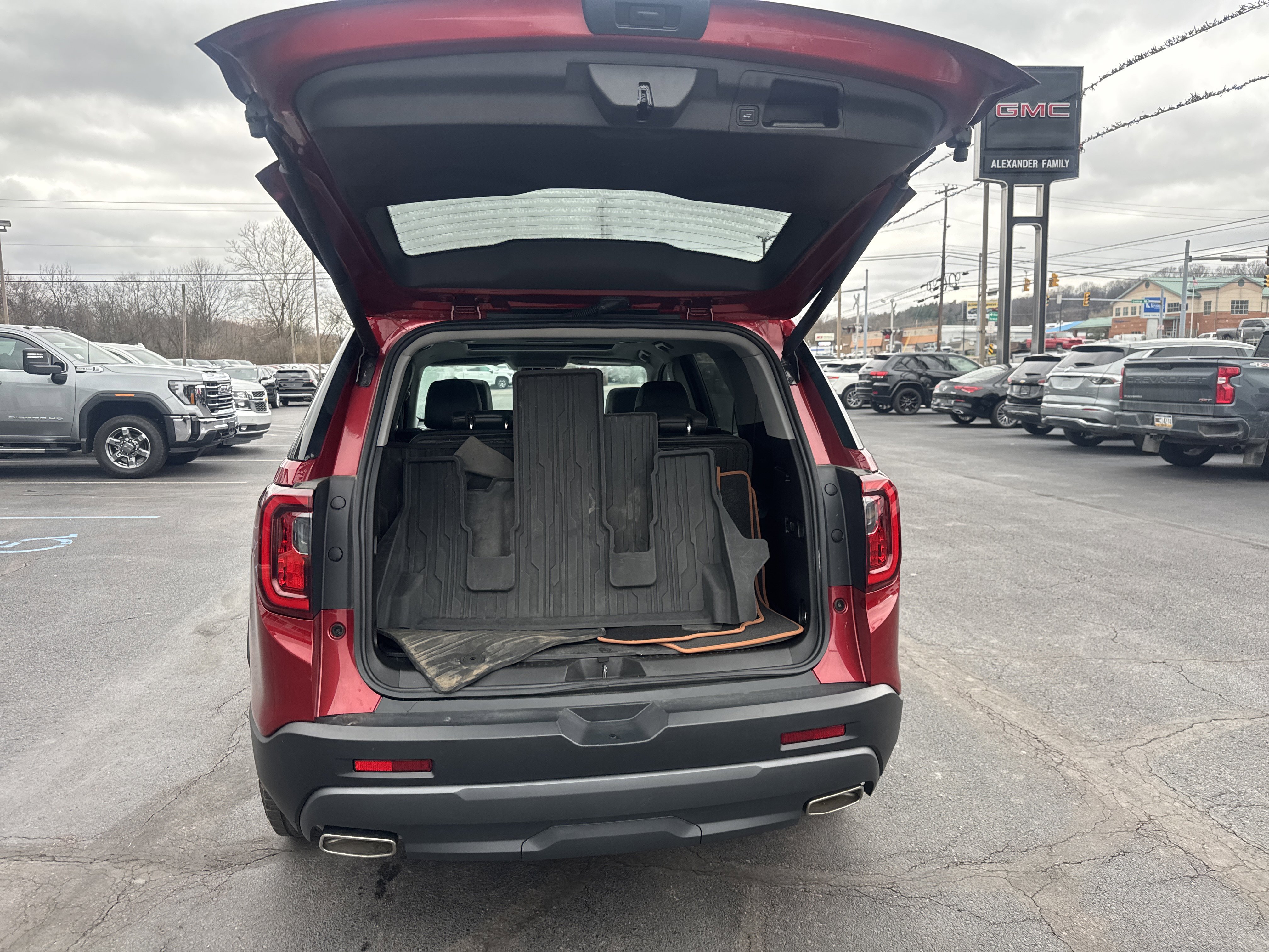 Used 2023 GMC Acadia AT4 w/ Preferred Package video 5