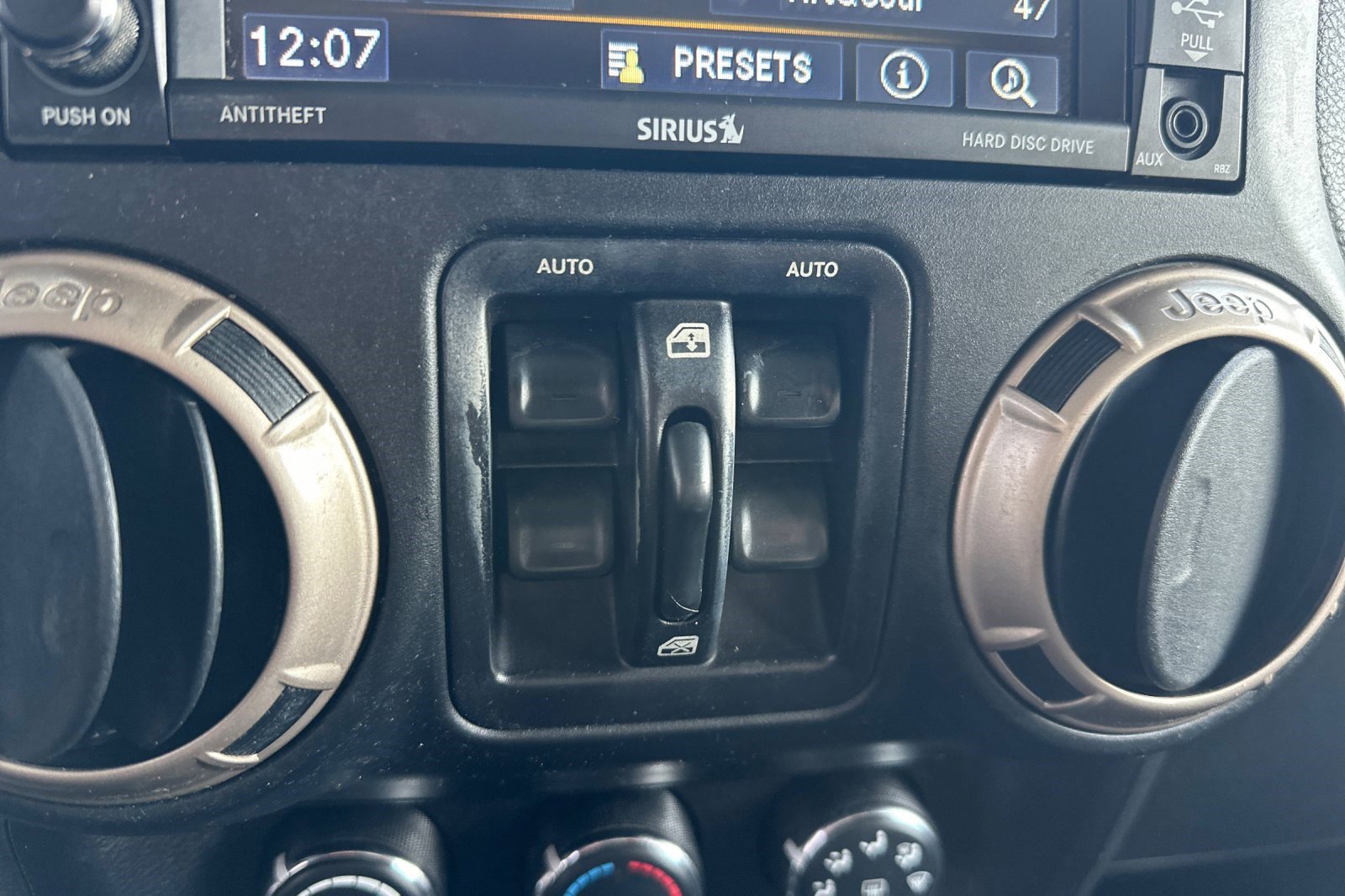 Used 2017 Jeep Wrangler 75th Anniversary image 37