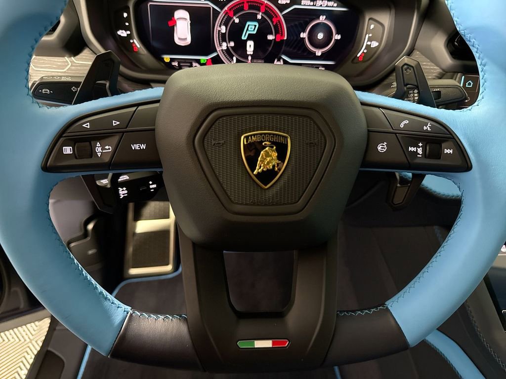 Used 2025 Lamborghini Urus SE image 32