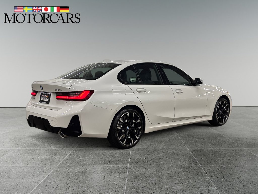 Used 2026 BMW 330i xDrive Sedan w/ M Sport Package AWD/4WD image 3