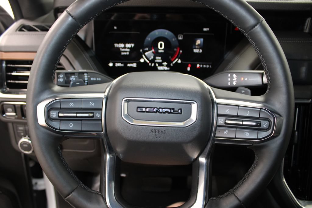 Used 2025 GMC Yukon XL Denali AWD/4WD image 39