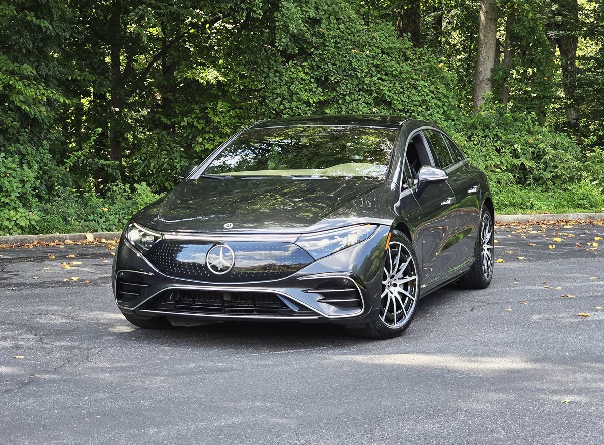 Used 2022 Mercedes-Benz EQS 580 4MATIC Sedan w/ Exclusive Trim Package image 1