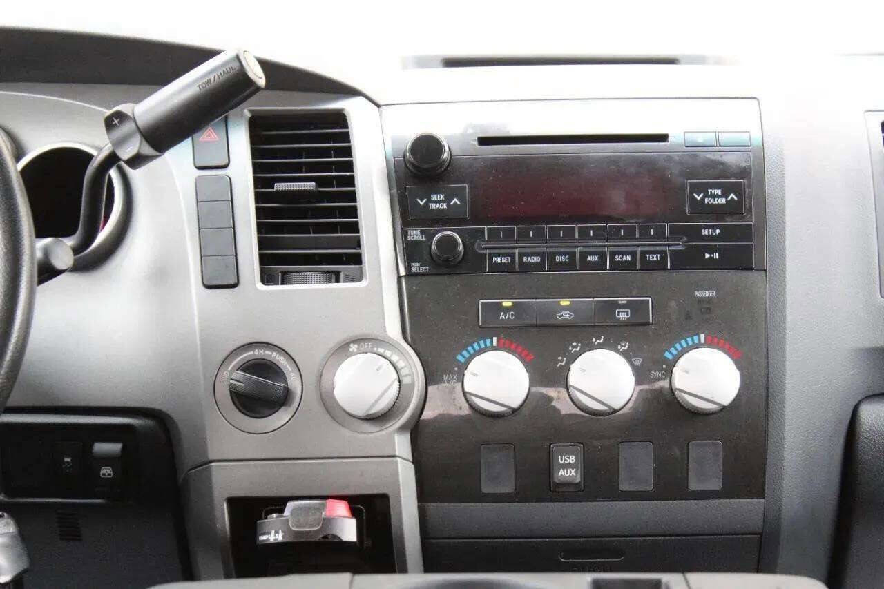 Used 2013 Toyota Tundra 4x4 CrewMax image 9